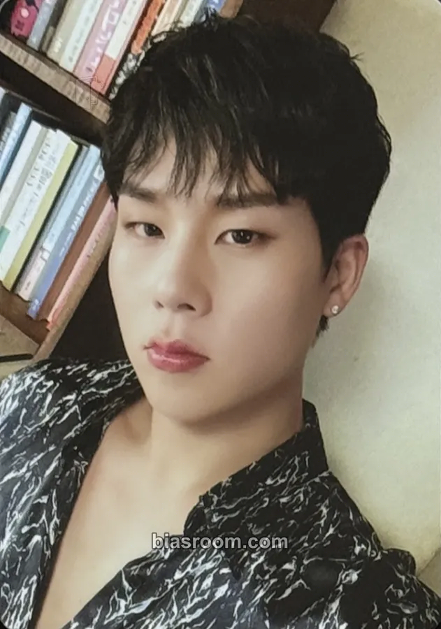 Joohoney 2023 Season's Greetings - Mon Couvert Photocard - MONSTA X - MONSTA X K-pop photocard
