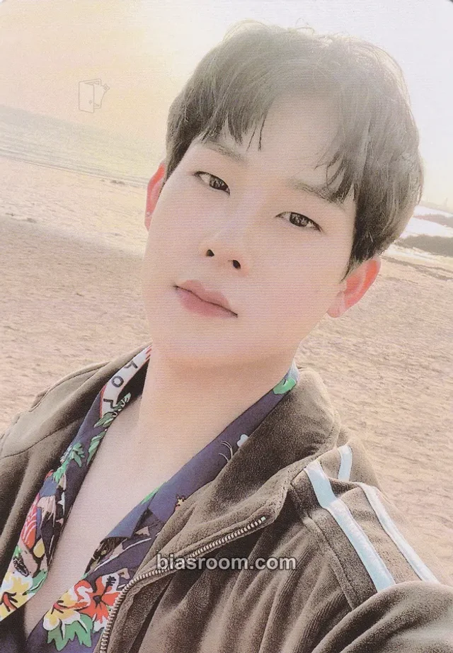 MONSTA X - Joohoney - Chillax Mode Other photobook version photobook inclusion
