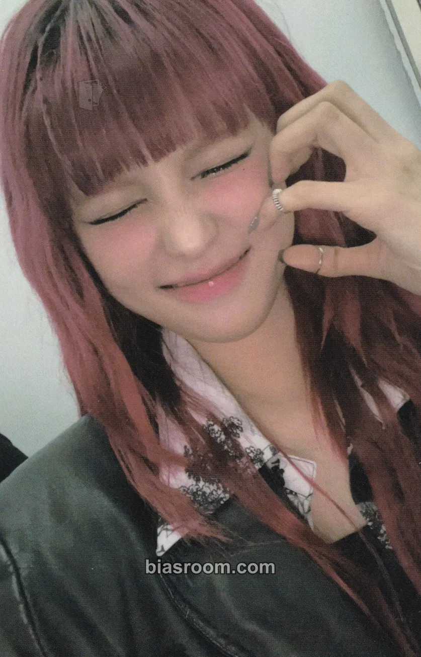 Lola Chosen Karma Photocard - PIXY - PIXY K-pop photocard