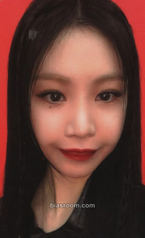Soojin Soojin x Deling Magazine Photocard - Soojin K-pop photocard