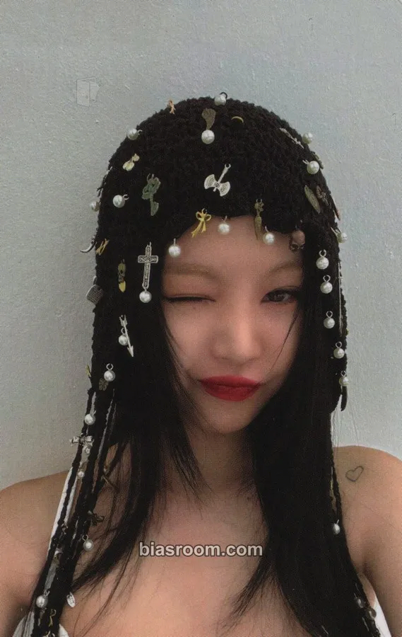 Soojin Soojin x Deling Magazine Photocard - Soojin K-pop photocard