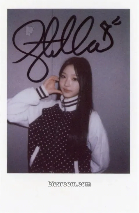 Stella The Chase Photocard - Hearts2Hearts - Hearts2Hearts K-pop photocard