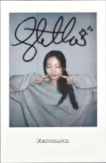 Stella The Chase Photocard - Hearts2Hearts - Hearts2Hearts K-pop photocard
