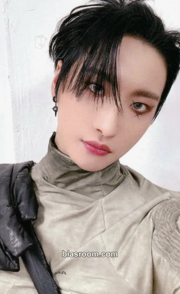 Seonghwa THE WORLD EP.2 : OUTLAW Photocard - ATEEZ - ATEEZ K-pop photocard