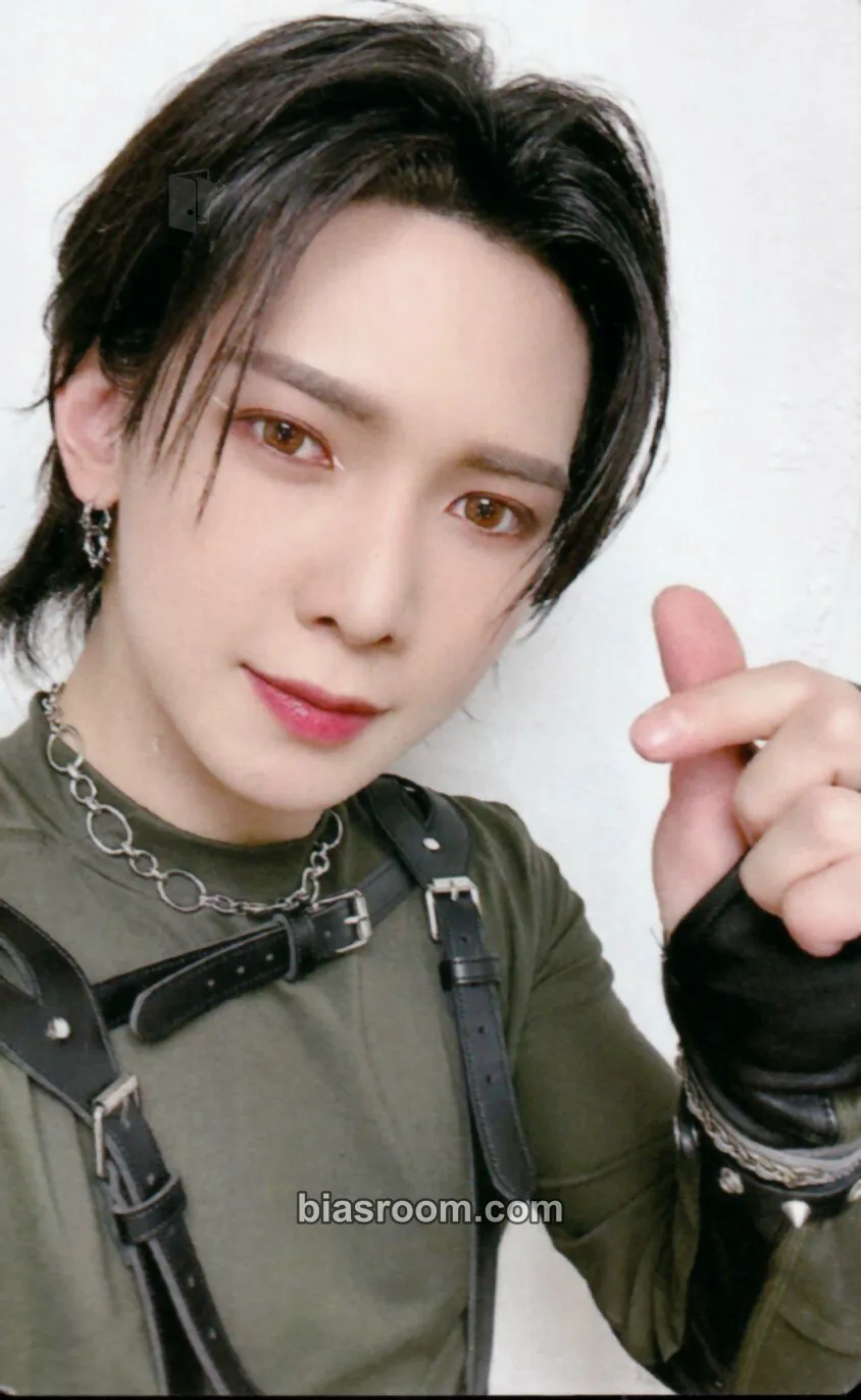 Yeosang THE WORLD EP.2 : OUTLAW Photocard - ATEEZ - ATEEZ K-pop photocard