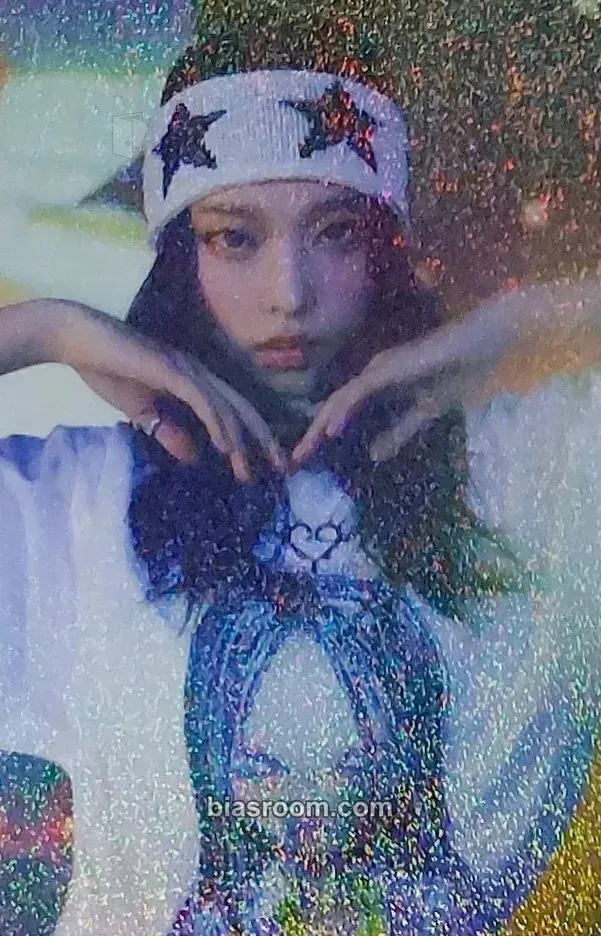 Haerin Supernatural Photocard - NewJeans - NewJeans K-pop photocard
