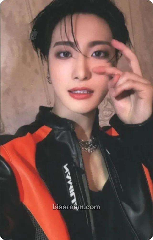 Seonghwa THE WORLD EP.2 : OUTLAW Photocard - ATEEZ - ATEEZ K-pop photocard