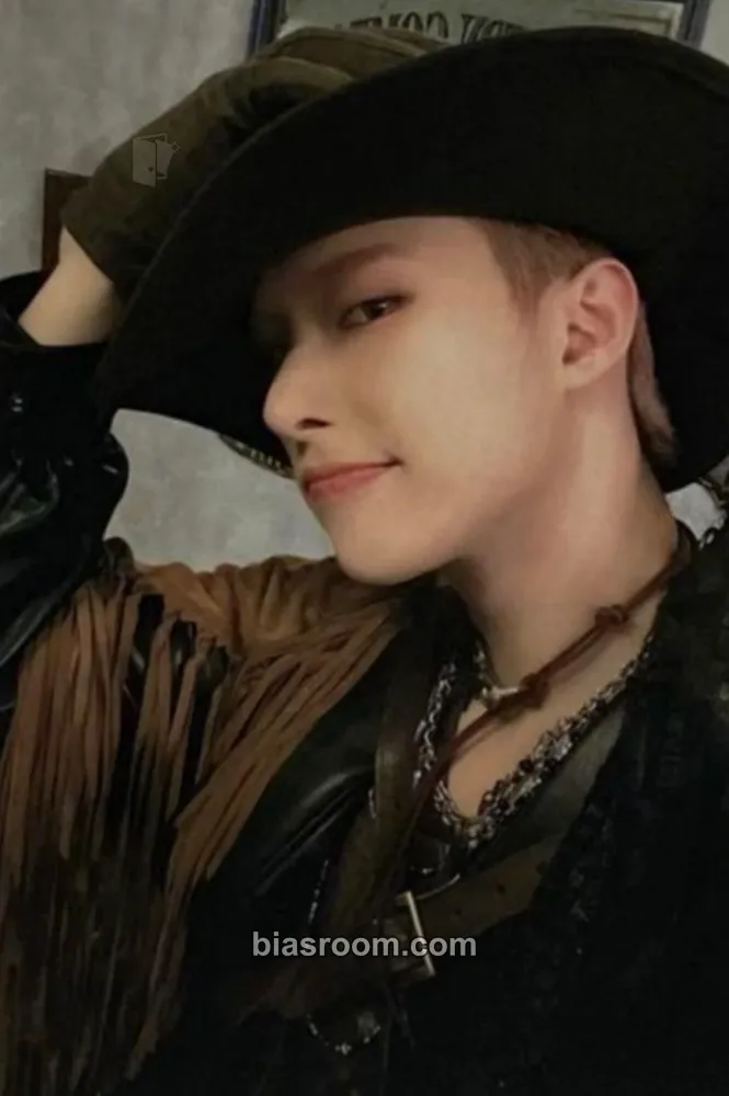 Mingi THE WORLD EP.2 : OUTLAW Photocard - ATEEZ - ATEEZ K-pop photocard
