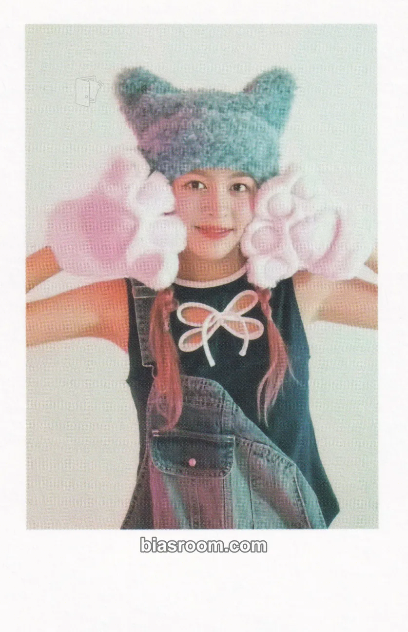 Lily 2024 Seasons Greetings - MIXX Village Photocard - NMIXX - NMIXX K-pop photocard