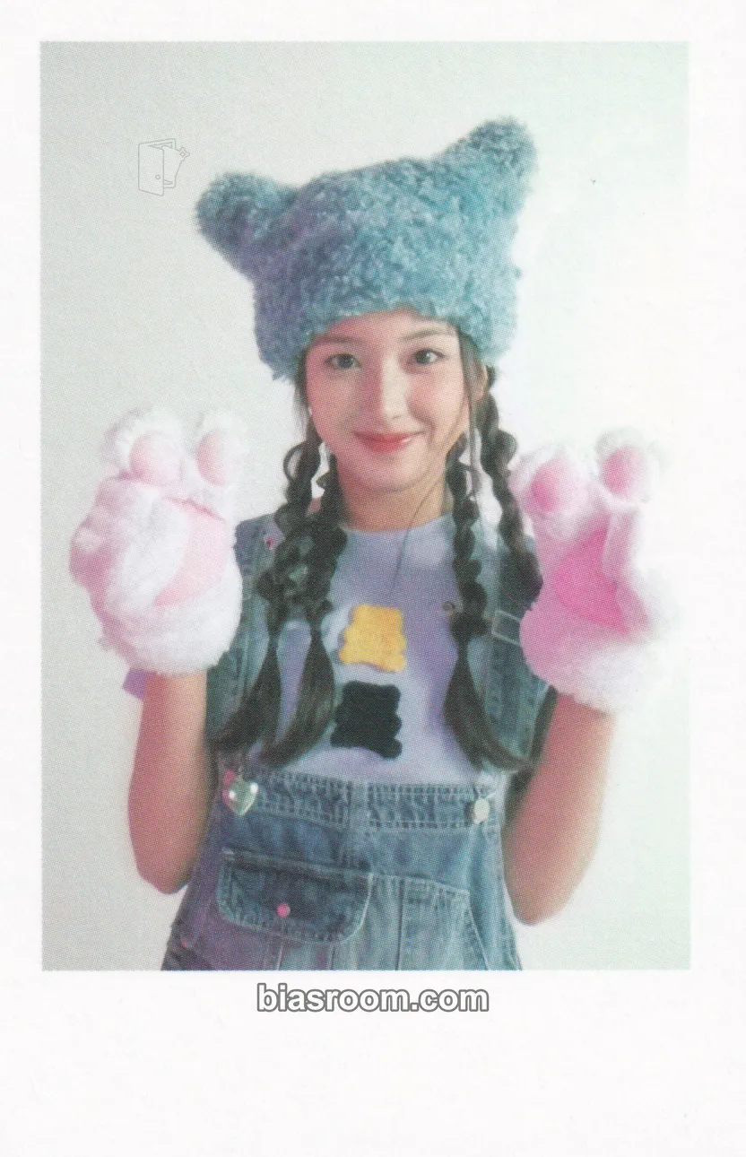 Jiwoo 2024 Seasons Greetings - MIXX Village Photocard - NMIXX - NMIXX K-pop photocard