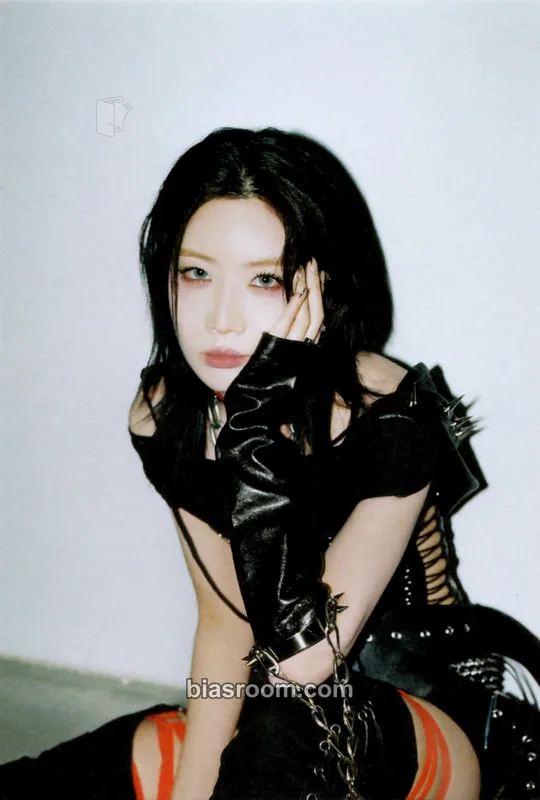 Kim Lip Dall Photocard - ARTMS - ARTMS K-pop photocard