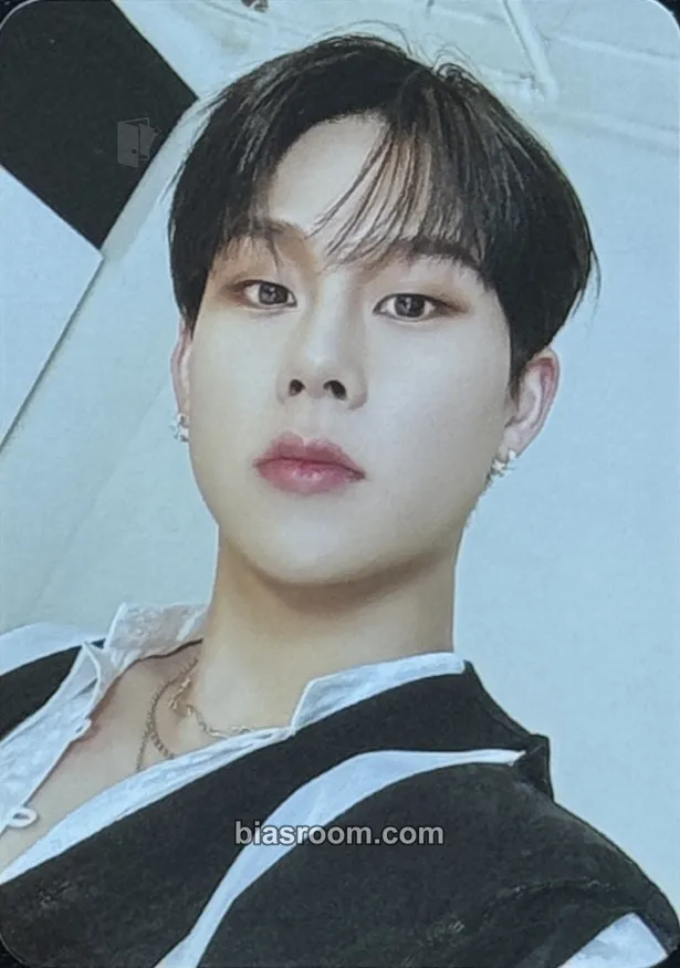 Joohoney Shape of Love Photocard - MONSTA X - MONSTA X K-pop photocard