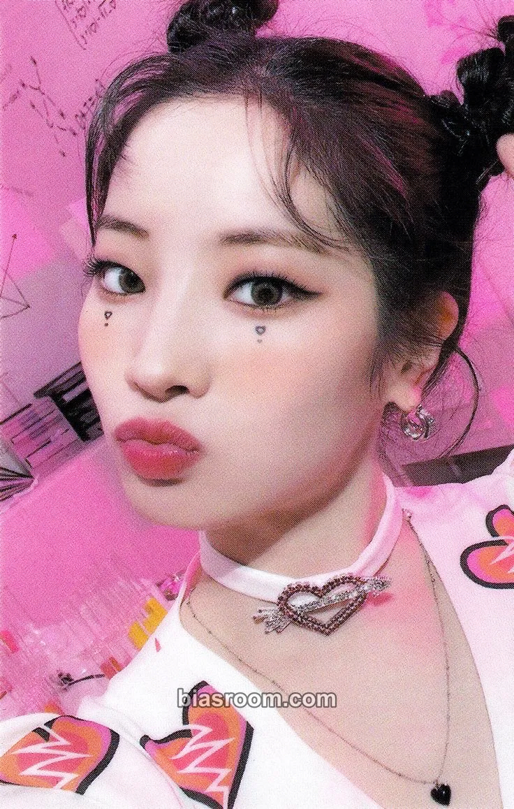 Dahyun Formula of Love: O+T=<3 Photocard - TWICE - TWICE K-pop photocard
