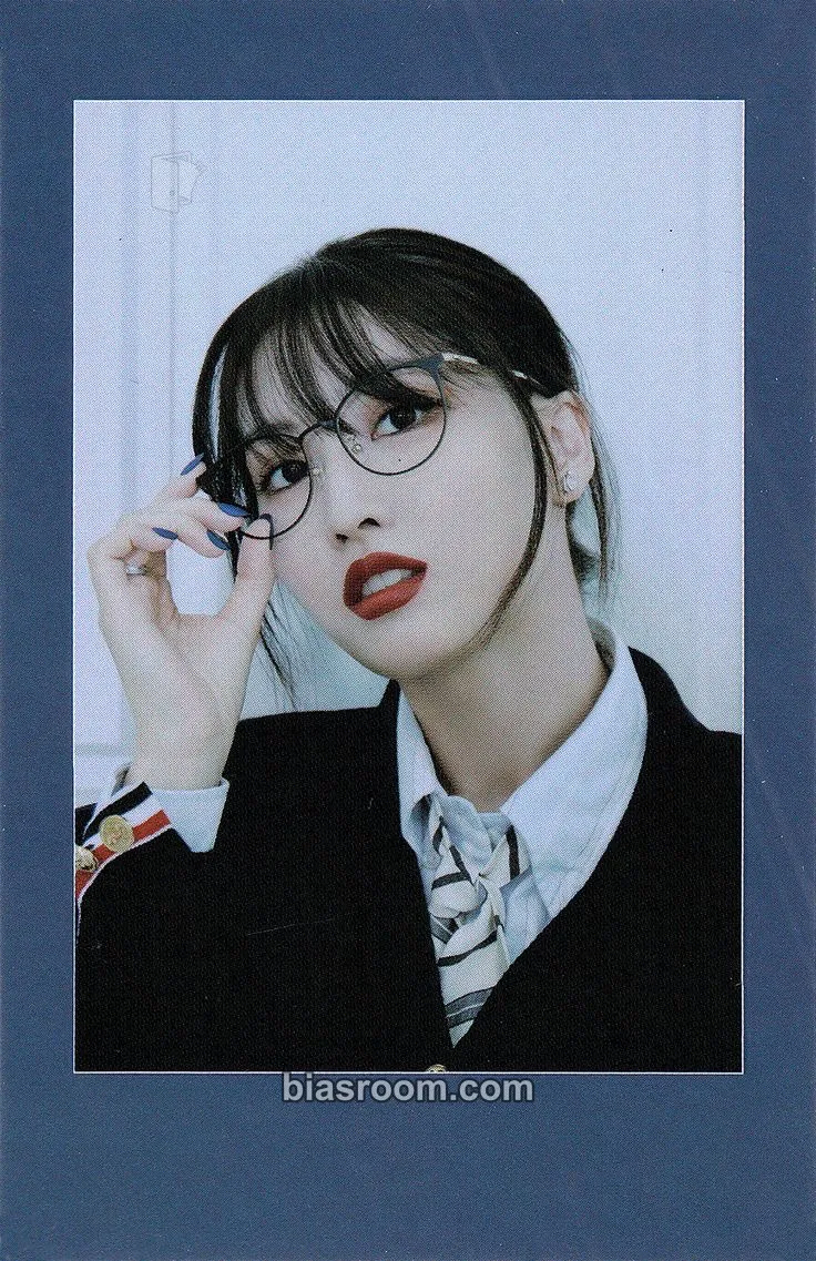 Momo Formula of Love: O+T=<3 Photocard - TWICE - TWICE K-pop photocard