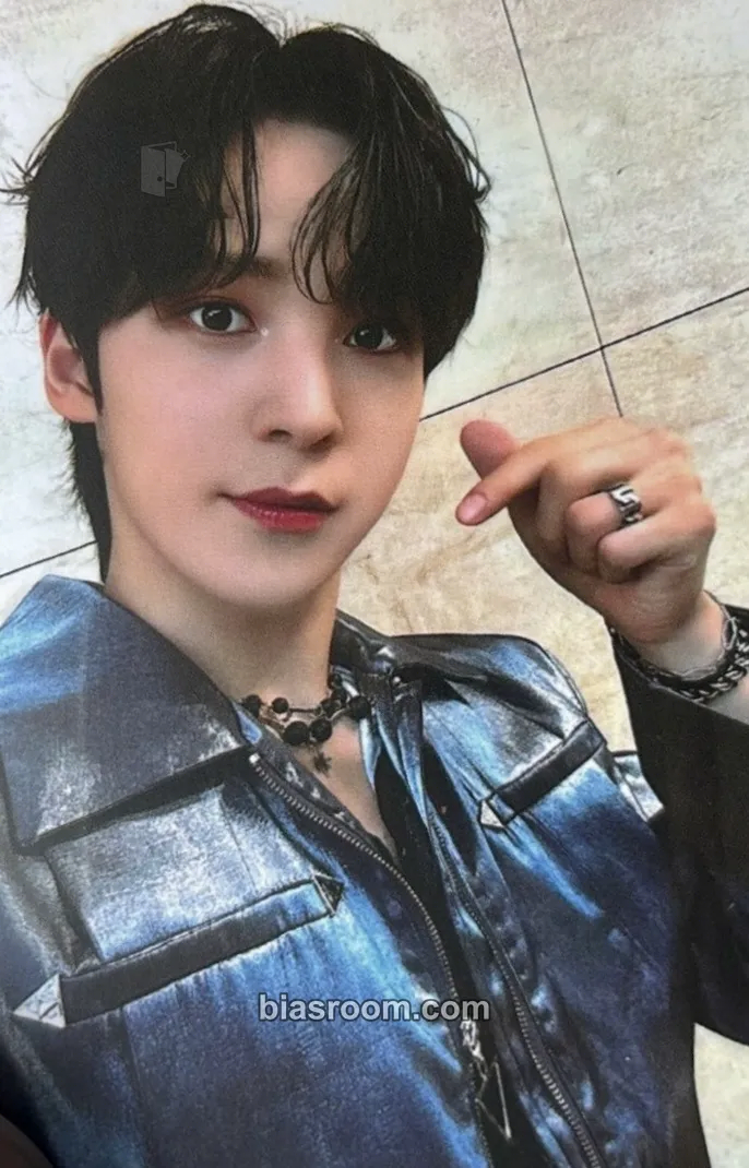 Yunho THE WORLD EP.2 : OUTLAW Photocard - ATEEZ - ATEEZ K-pop photocard