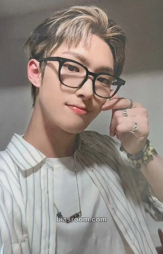 Mingi THE WORLD EP.2 : OUTLAW Photocard - ATEEZ - ATEEZ K-pop photocard