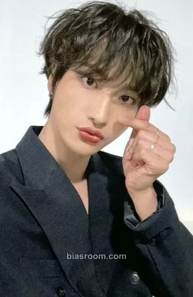 Seonghwa THE WORLD EP.2 : OUTLAW Photocard - ATEEZ - ATEEZ K-pop photocard