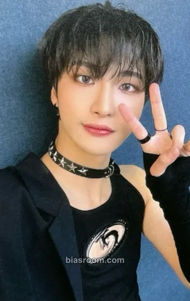 Seonghwa THE WORLD EP.2 : OUTLAW Photocard - ATEEZ - ATEEZ K-pop photocard