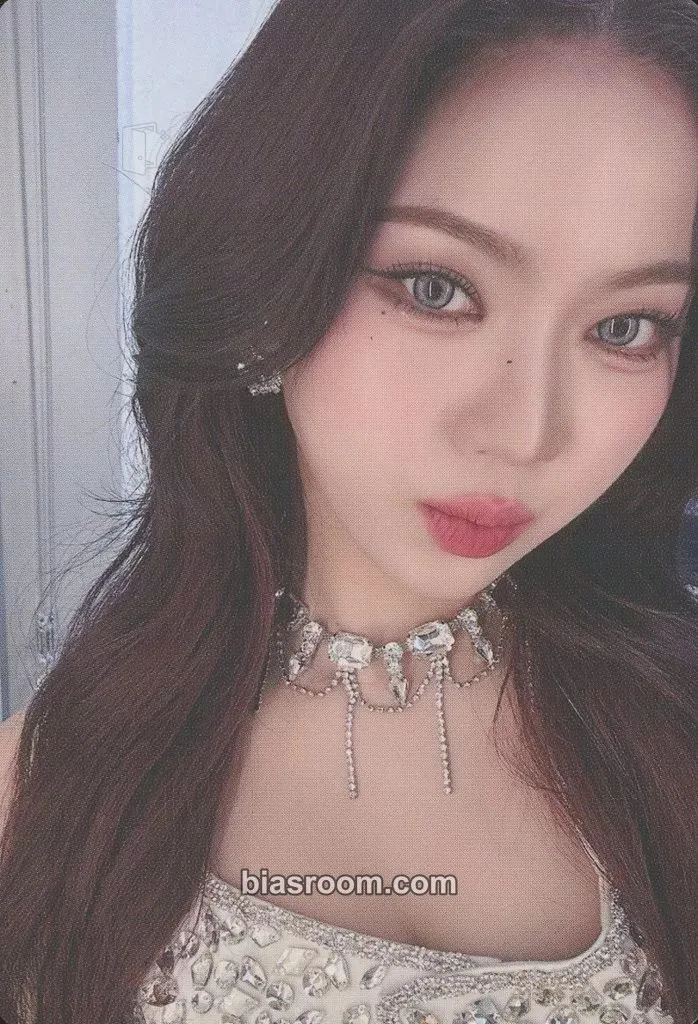 Isa STAY TUNED World Tour Photocard - STAYC - STAYC K-pop photocard