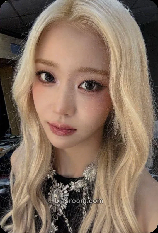 Sumin STAY TUNED World Tour Photocard - STAYC - STAYC K-pop photocard