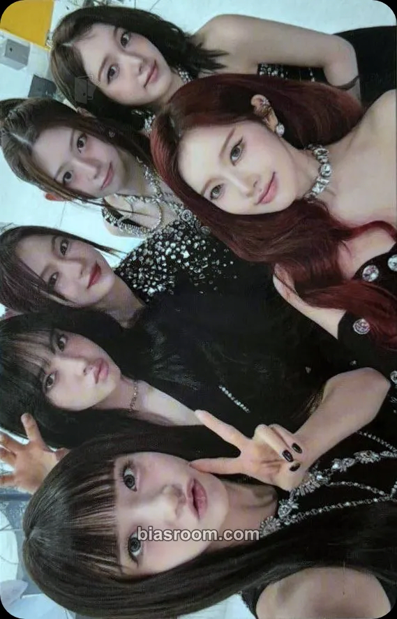STAY TUNED World Tour Photocard - STAYC - STAYC K-pop photocard
