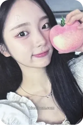 E.JI Wild Cherry Photocard - ICHILLIN’ - ICHILLIN’ K-pop photocard