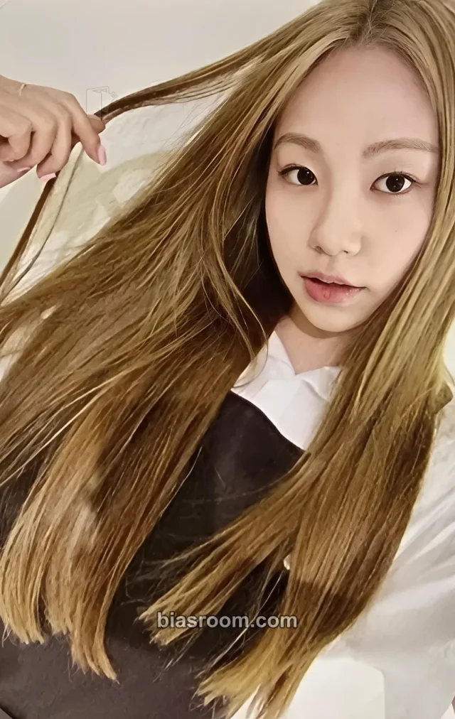 EJ Alice Show Down K-pop photocard