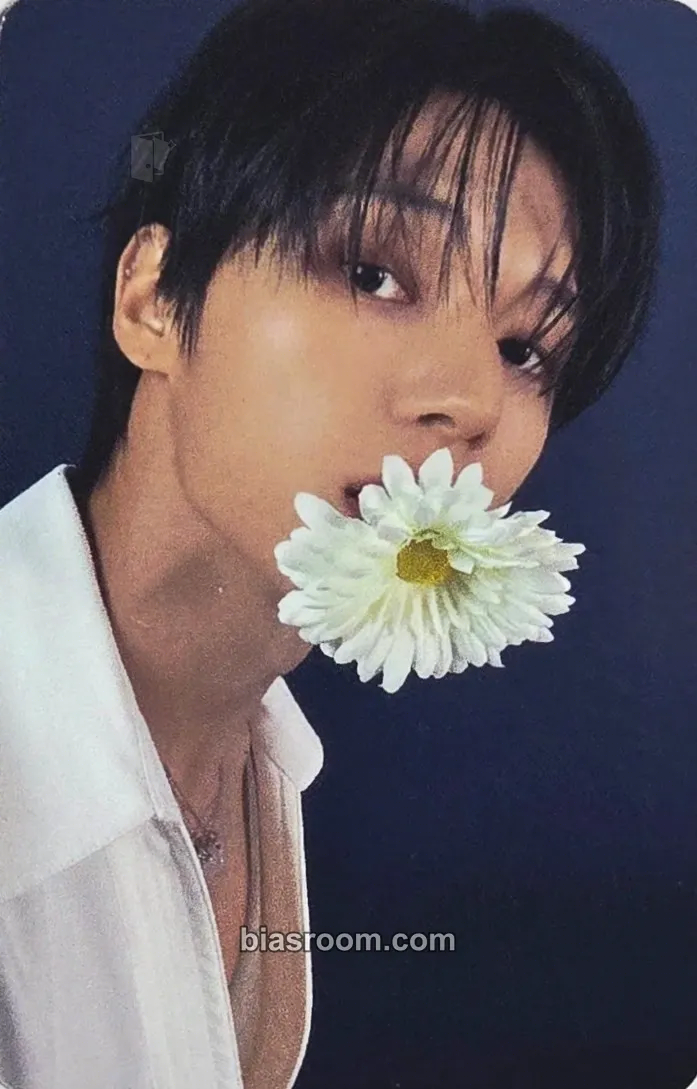 Wooyoung GOLDEN HOUR : Part.4 Photocard - ATEEZ - ATEEZ K-pop photocard