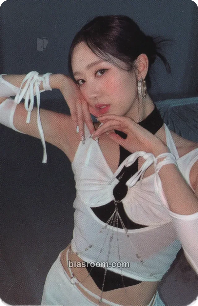 IRRIS - Liv - Wanna Know Album album photocard
