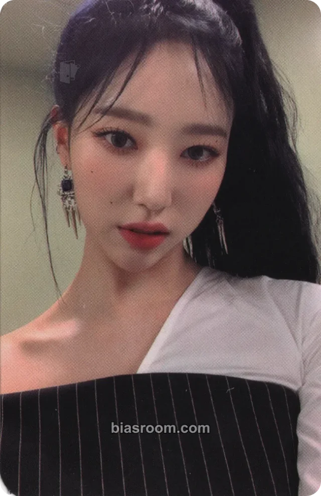 IRRIS - Liv - Wanna Know Album album photocard