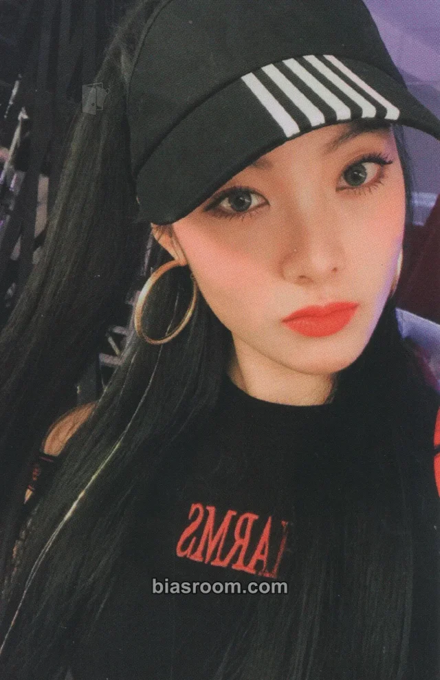 Weki Meki - Lucy - KISS, KICKS Album album photocard