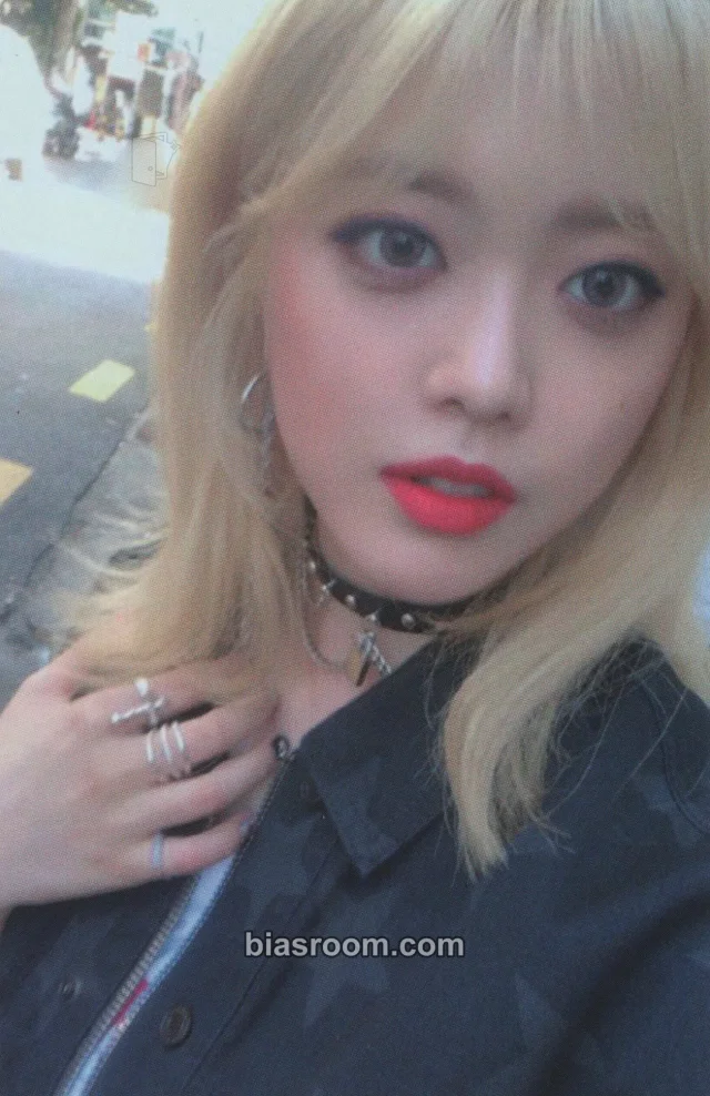 Weki Meki - Ji Suyeon - KISS, KICKS Album album photocard
