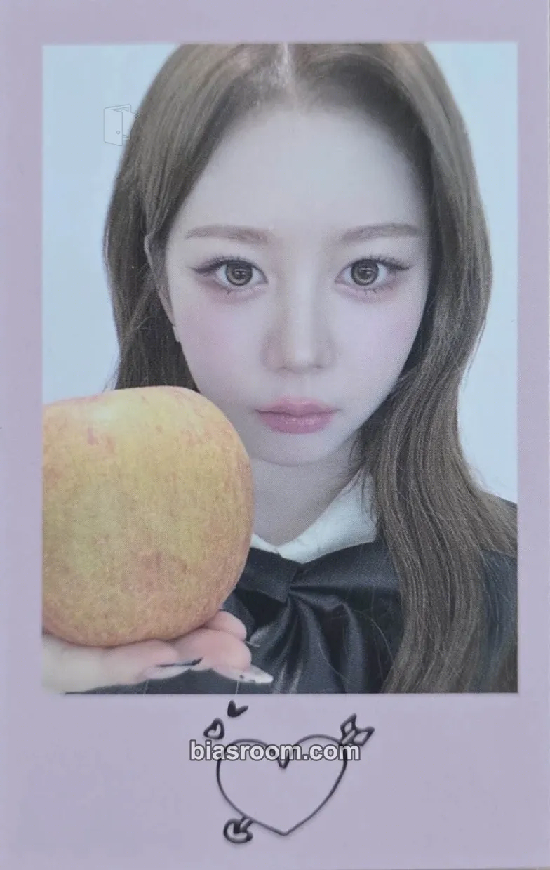 Hyerin 2026 Season's Greetings: tripleShot of Love Photocard - tripleS - tripleS K-pop photocard