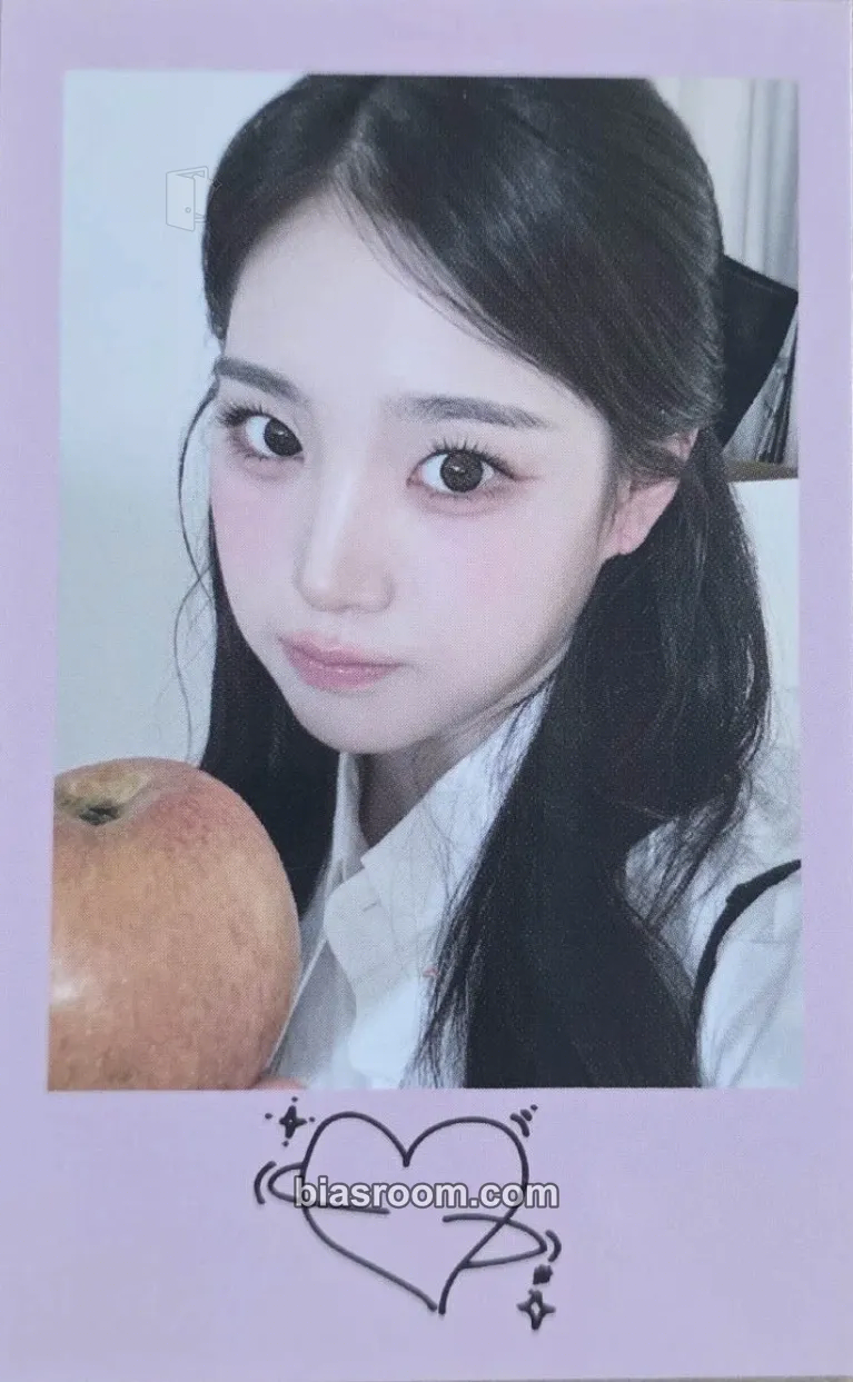 Jiyeon 2026 Season's Greetings: tripleShot of Love Photocard - tripleS - tripleS K-pop photocard
