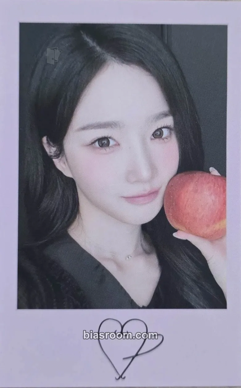 Yooyeon 2026 Season's Greetings: tripleShot of Love Photocard - tripleS - tripleS K-pop photocard