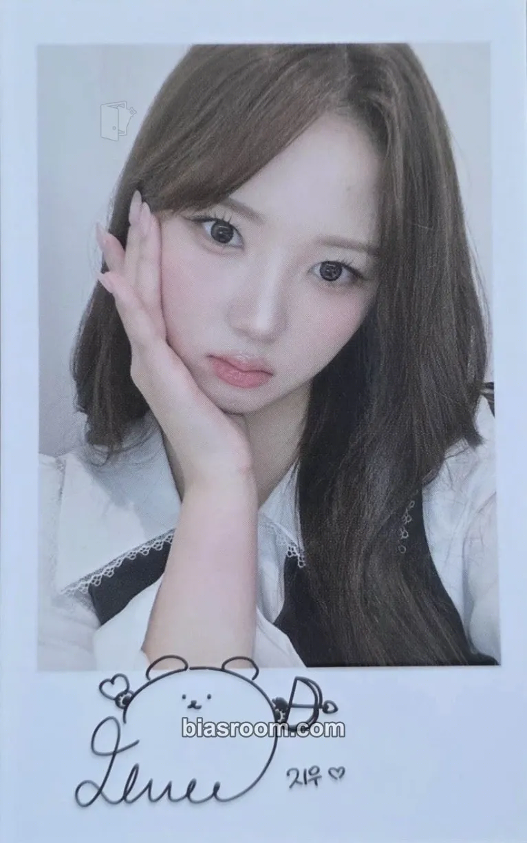 Jiwoo 2026 Season's Greetings: tripleShot of Love Photocard - tripleS - tripleS K-pop photocard