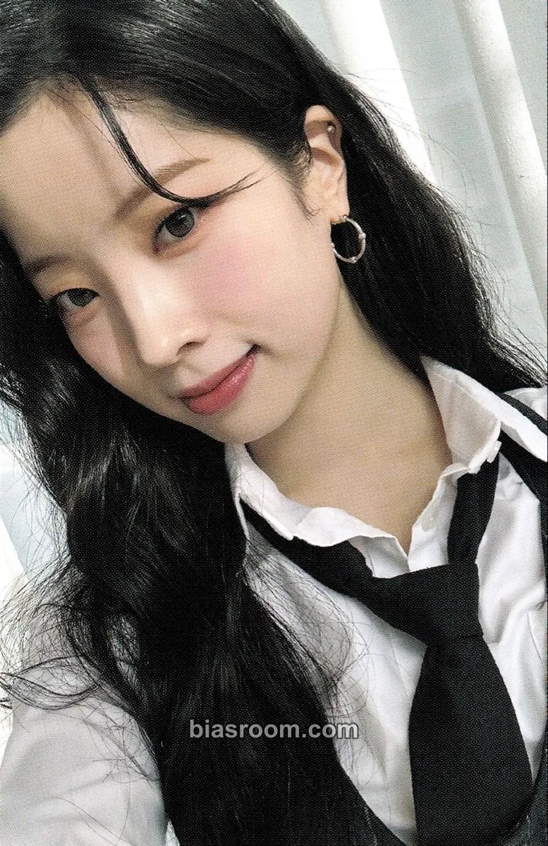 Dahyun TWICE 5th World Tour Ready to Be Photocard - TWICE - TWICE K-pop photocard