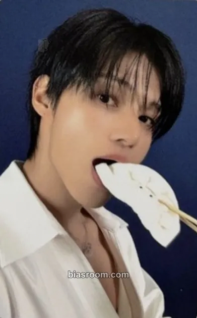 Wooyoung GOLDEN HOUR : Part.4 Photocard - ATEEZ - ATEEZ K-pop photocard