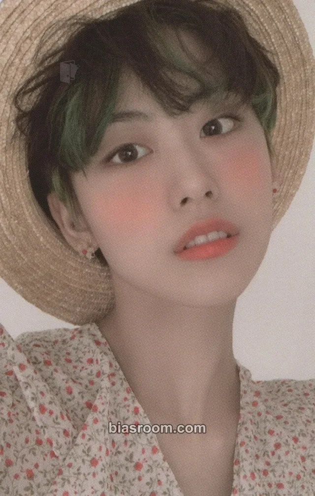 Weki Meki - Lua  - 2021 Season's Greetings Other photocard set
