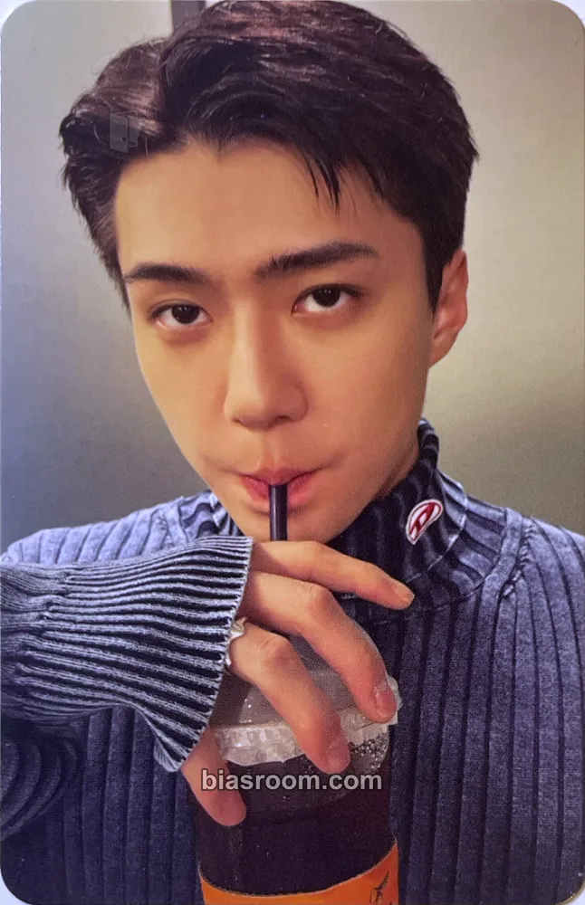 Sehun 2022 Winter SMTOWN : SMCU Palace Photocard - EXO - EXO K-pop photocard