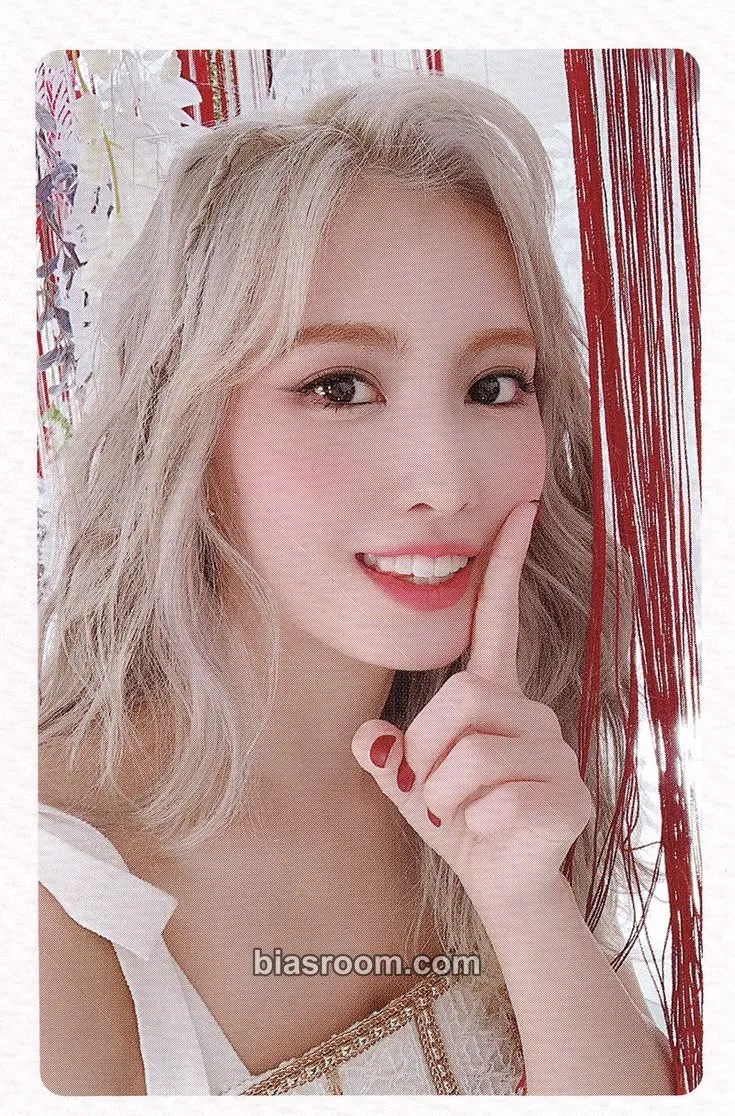 Momo MORE & MORE Photocard - TWICE - TWICE K-pop photocard