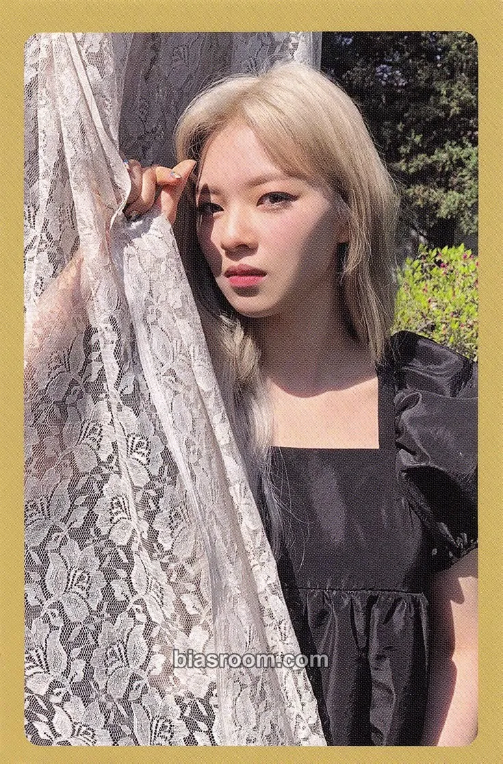 Jeongyeon MORE & MORE Photocard - TWICE - TWICE K-pop photocard