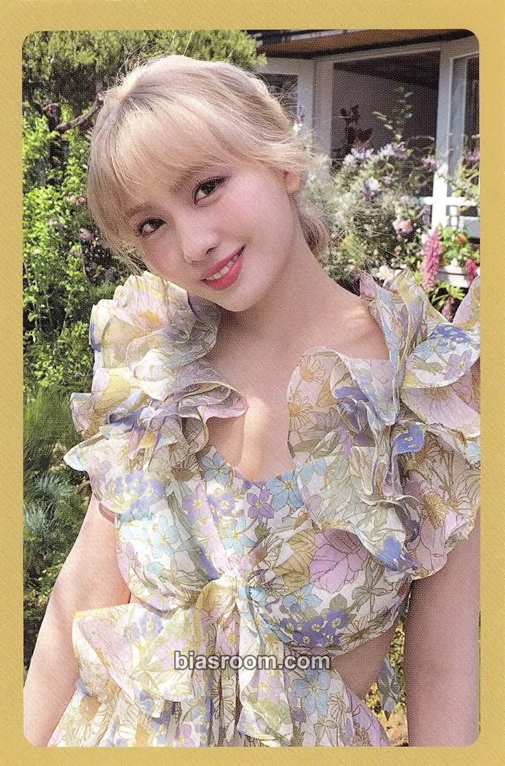Momo MORE & MORE Photocard - TWICE - TWICE K-pop photocard