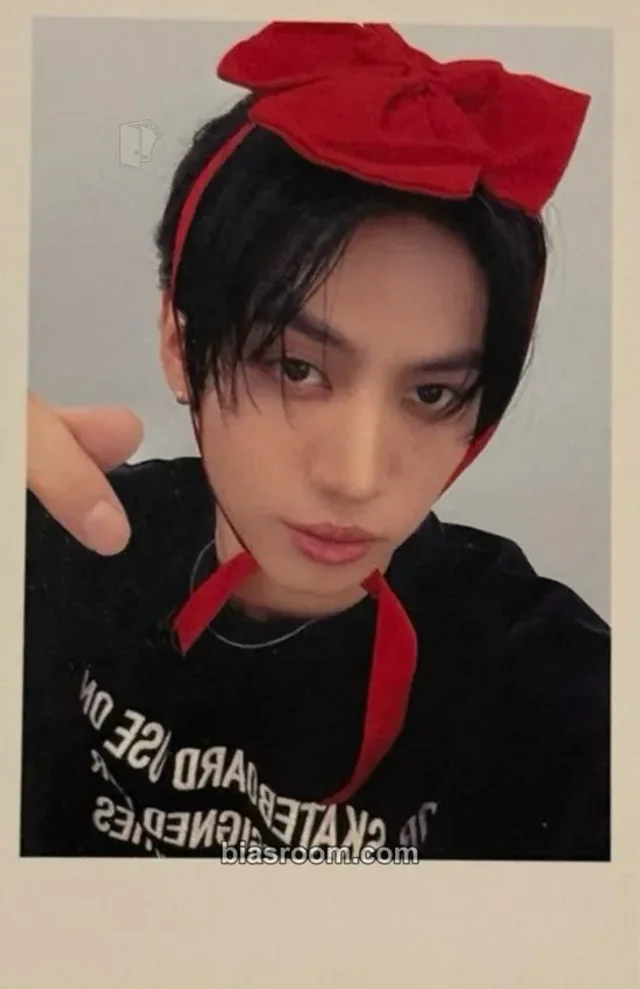 idntt - Kim JuHo - unevermet  Album polaroid video call (fancall) jump up group round 4