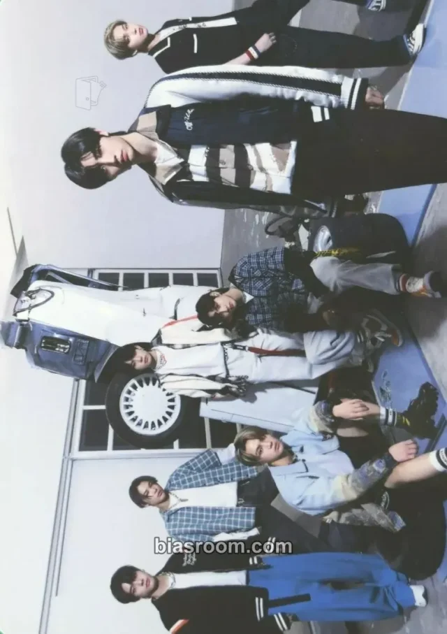 ENHYPEN - BORDER: CARNIVAL Album pob (pre-order benefit) weverse global shop (wvg) standee