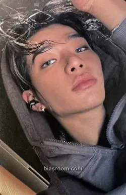 Tarzzan BOSE Earbuds Photocard - ALLDAY PROJECT - ALLDAY PROJECT K-pop photocard