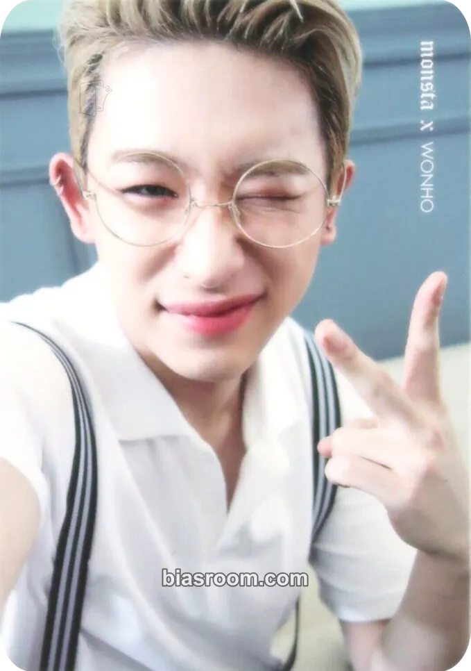 Wonho Picnic in Monbebe World Photocard - MONSTA X - MONSTA X K-pop photocard