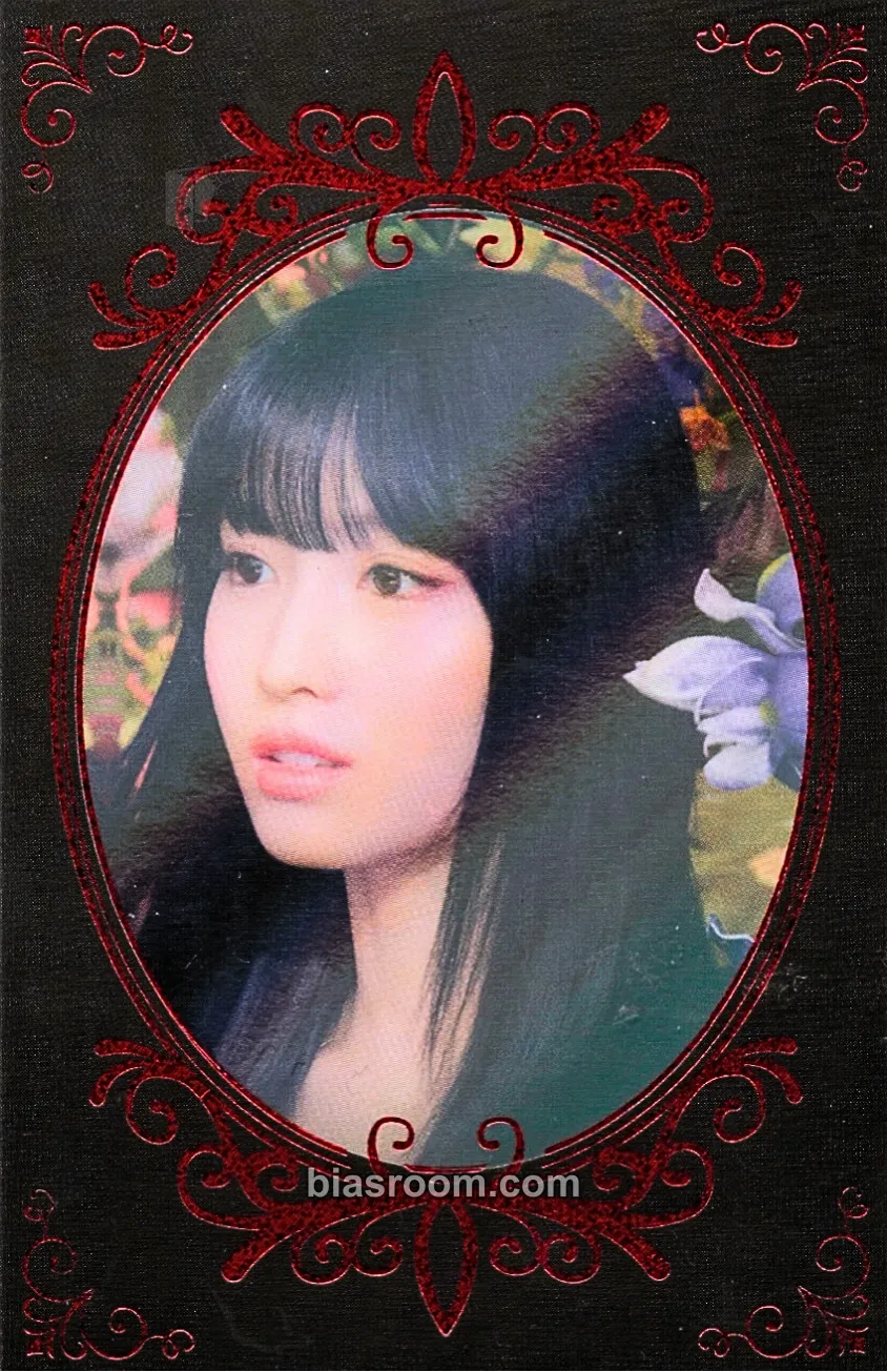 Momo Eyes Wide Open Photocard - TWICE - TWICE K-pop photocard