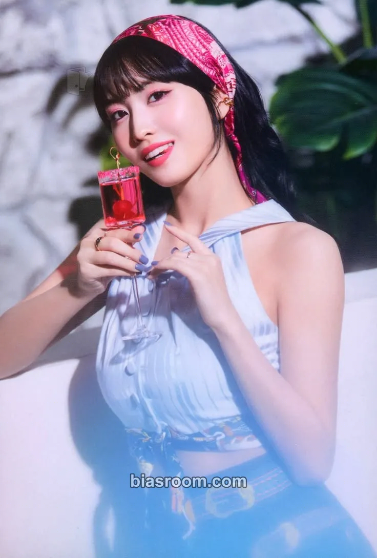 Momo Taste of Love Photocard - TWICE - TWICE K-pop photocard