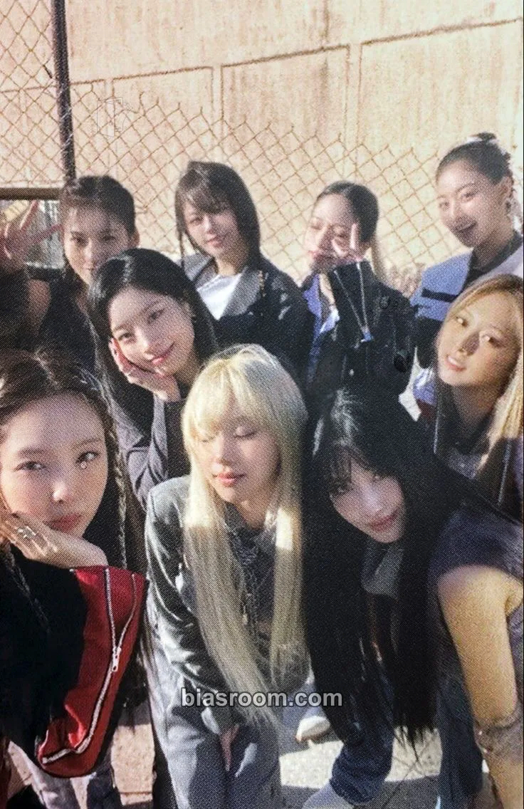Ready To Be Photocard - TWICE - TWICE K-pop photocard